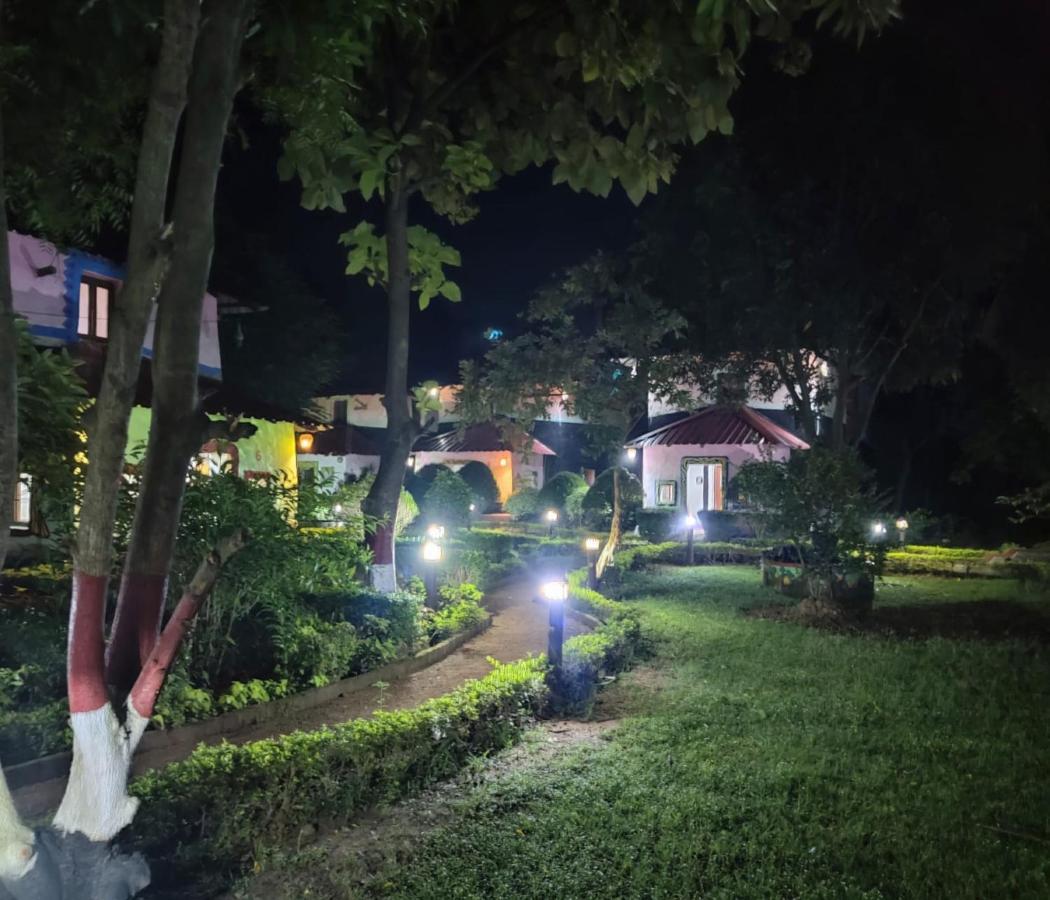 Hotel Raktokorobi Karu Gram Sri Niketan Esterno foto