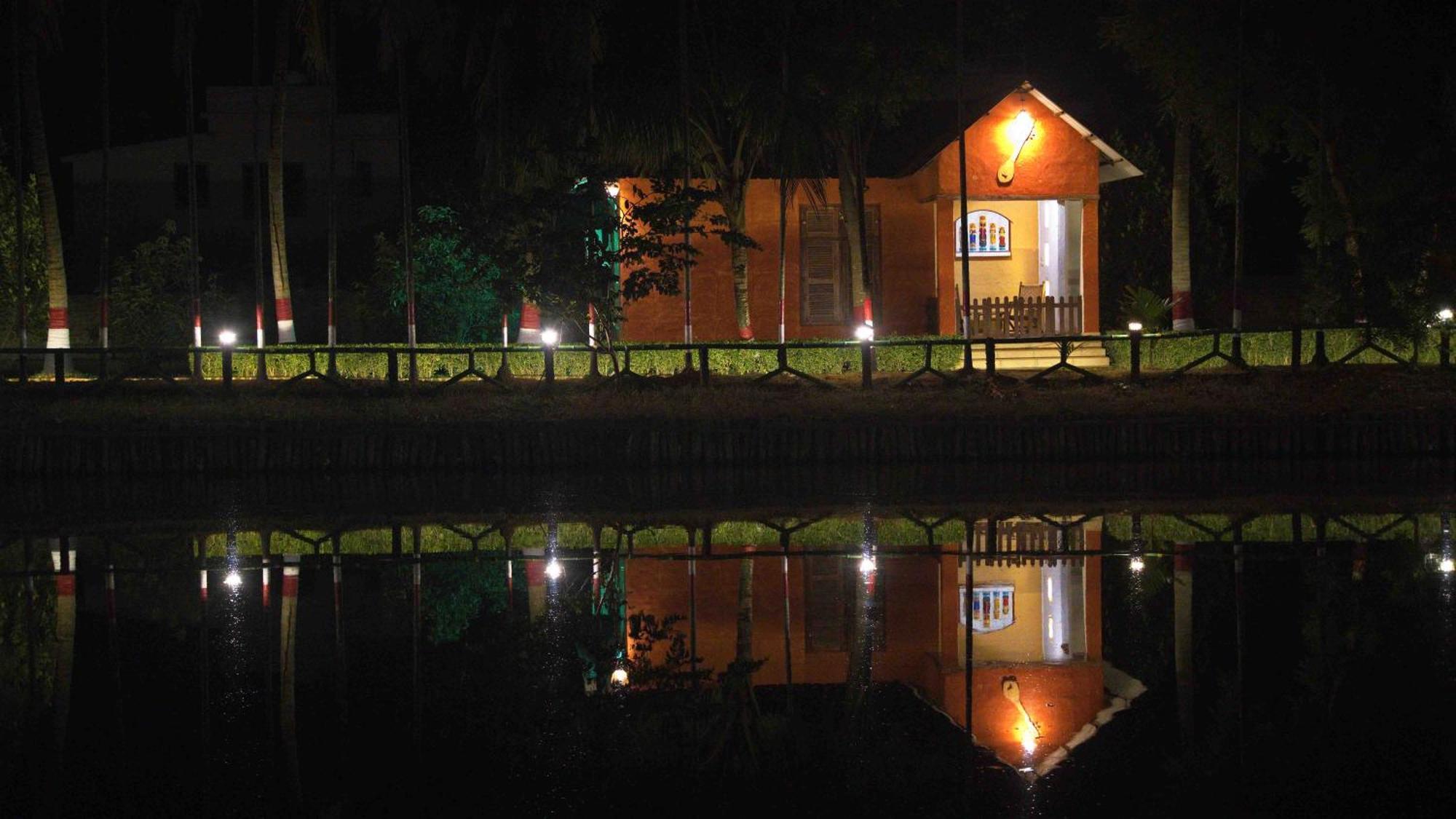 Hotel Raktokorobi Karu Gram Sri Niketan Esterno foto